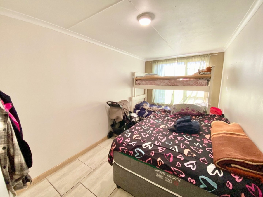 2 Bedroom Property for Sale in Middedorp Western Cape